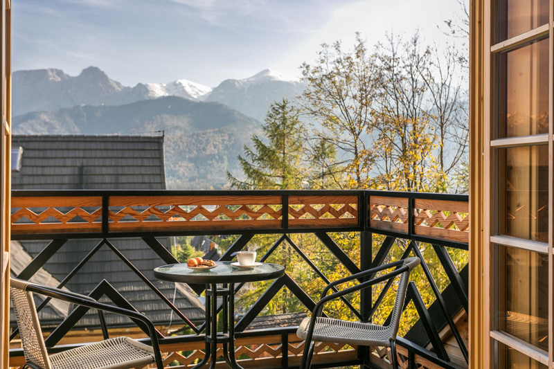 widok na tatry z balkonu sypialni Willa Pitoniówka