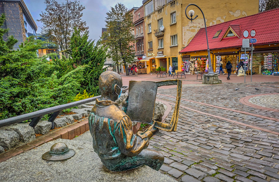 Pomnik Zakopane: Góral czyta Tygodnik Podhalański