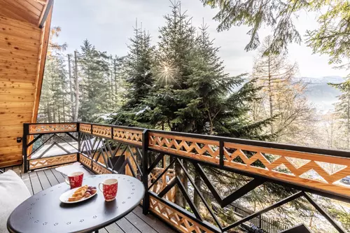widok na Tatry z tarasu sypialni Willi Uroczysko